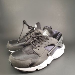Nike Huaraches 7.5 Women